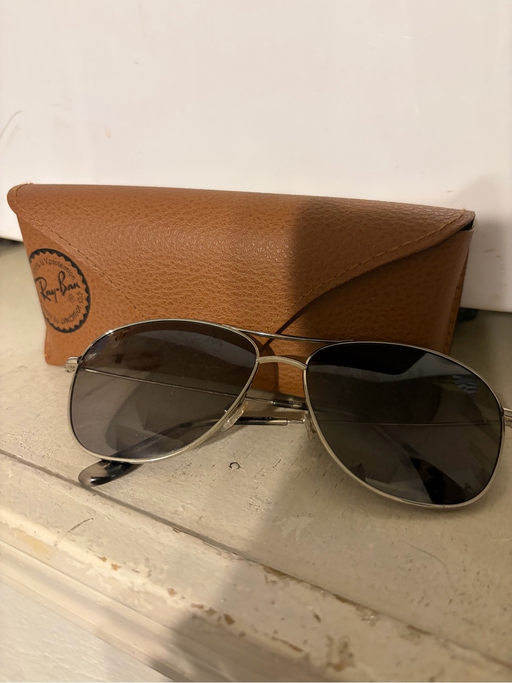 Ray-Ban Men’s Aviator Sunglasses in Silver with Dark Gray Lenses